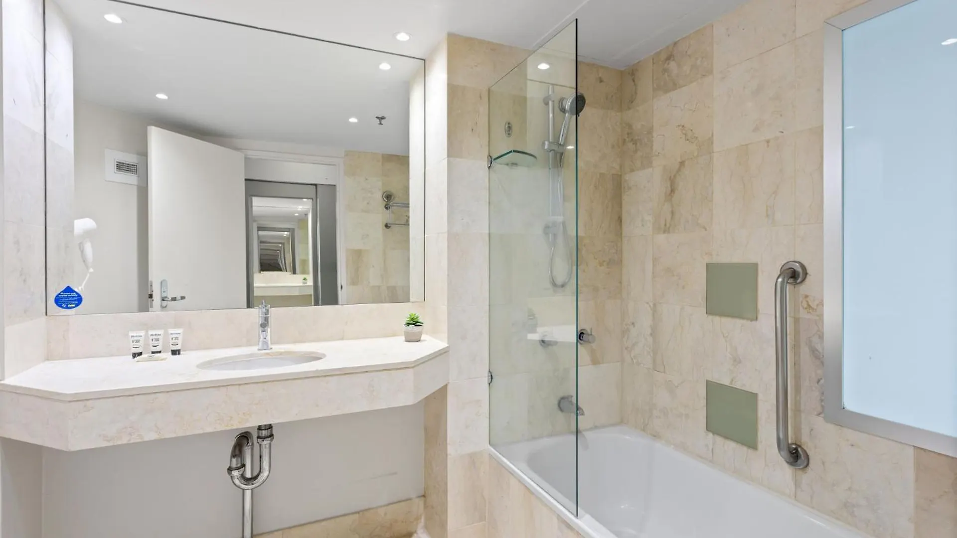 Cosy Studio With Ocean Views & Rooftop Jacuzzis Hotel Gold Coast Australia